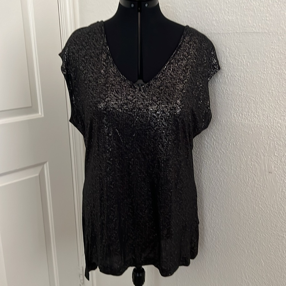 Jennifer Lopez shimmery light top 0X